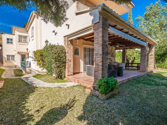 5 Bedrooms Villa in Calahonda