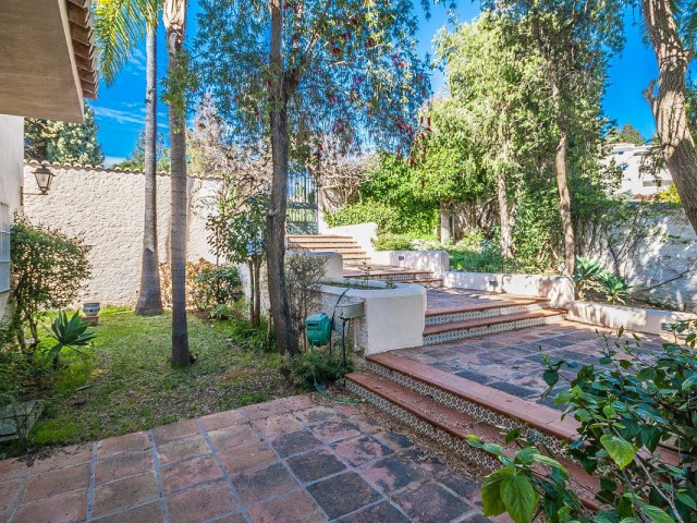 5 Bedrooms Villa in Calahonda