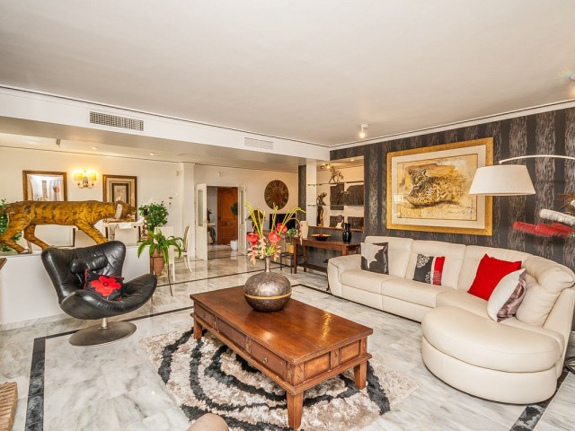 5 Bedrooms Villa in Calahonda