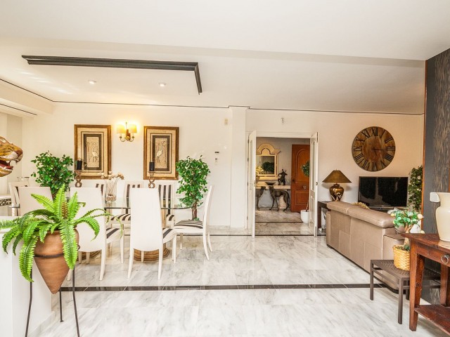 5 Bedrooms Villa in Calahonda