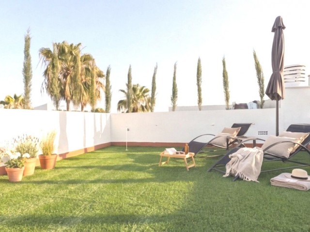 Ático con 3 Dormitorios  en Elviria