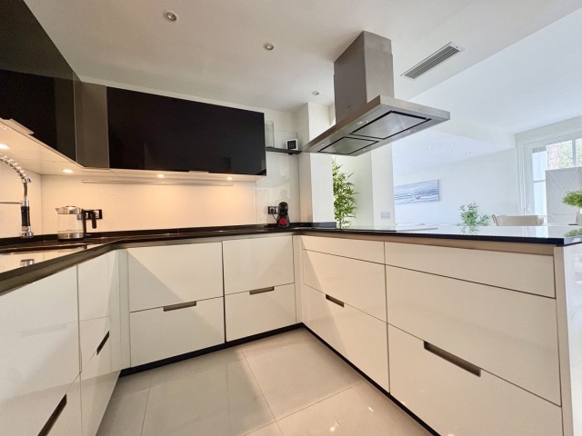 Appartement avec 2 Chambres  à Elviria