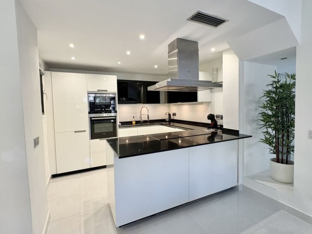 Appartement avec 2 Chambres  à Elviria