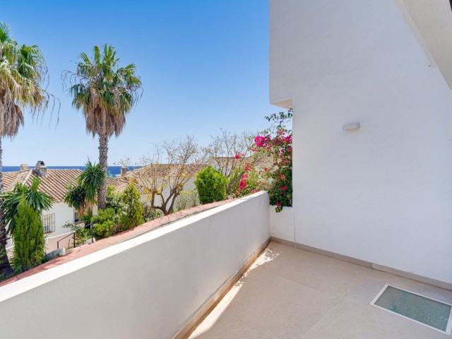 4 Makuuhuoneen Rivitalo Altos de los Monteros