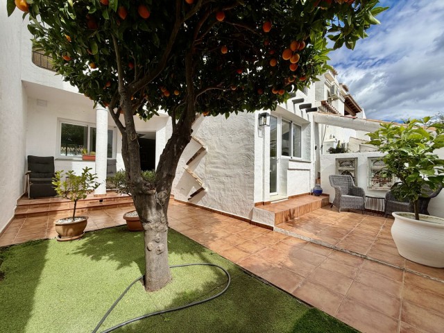 3 Slaapkamer Rijtjeshuis in Nueva Andalucía