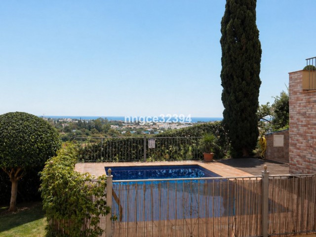 3 Bedrooms Apartment in Benahavís