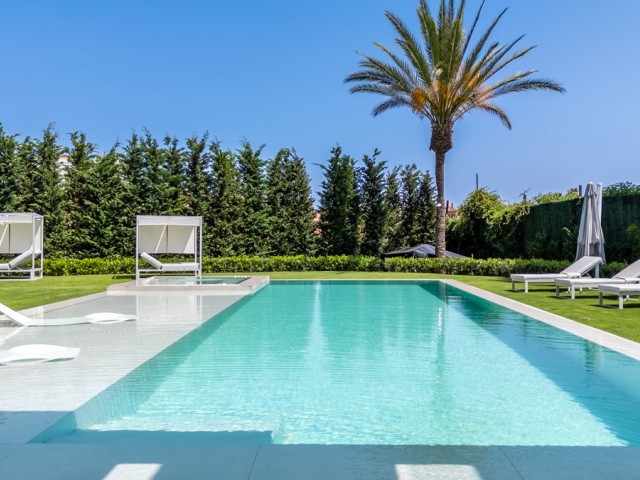 6 Bedrooms Villa in Los Monteros
