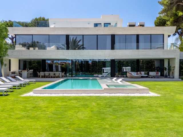 6 Bedrooms Villa in Los Monteros