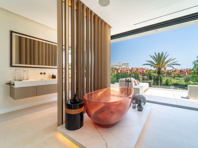 6 Bedrooms Villa in Los Monteros
