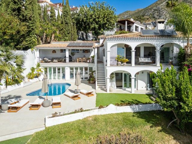 Villa avec 4 Chambres  à Istán