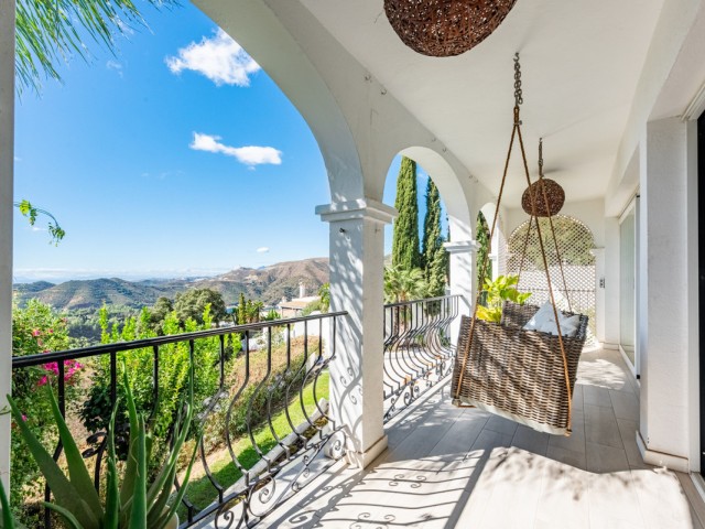Villa avec 4 Chambres  à Istán