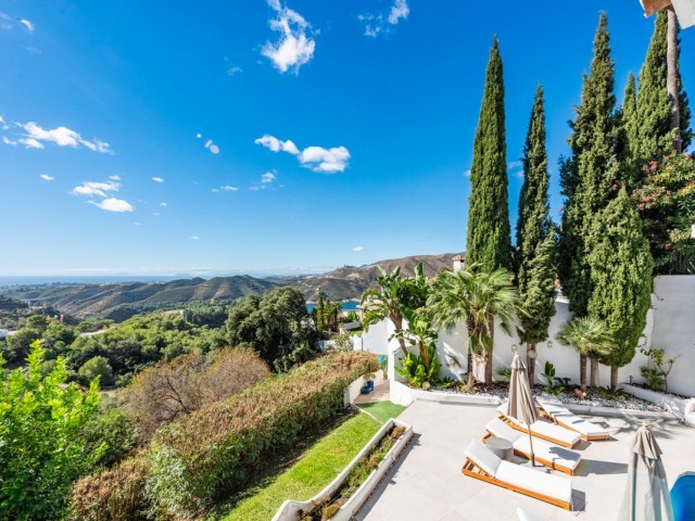 Villa avec 4 Chambres  à Istán