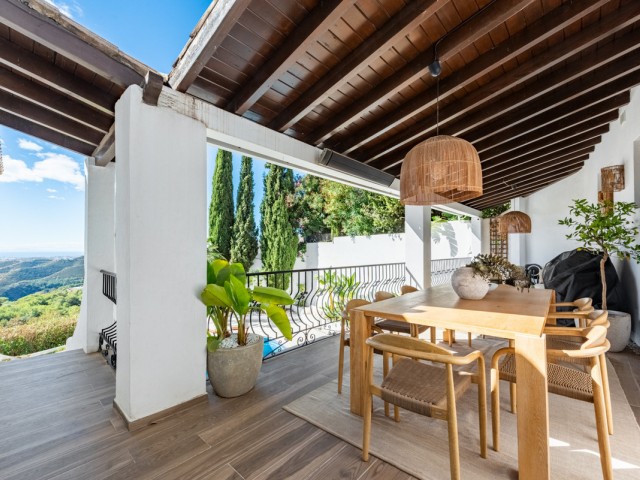 Villa avec 4 Chambres  à Istán