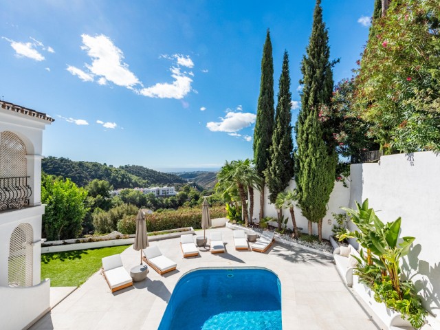 Villa avec 4 Chambres  à Istán