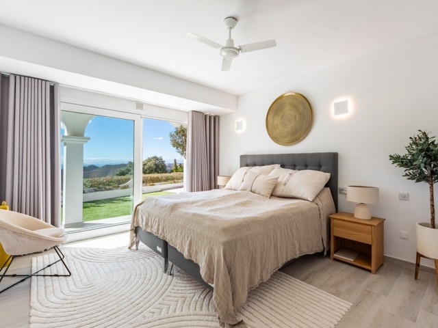 Villa avec 4 Chambres  à Istán