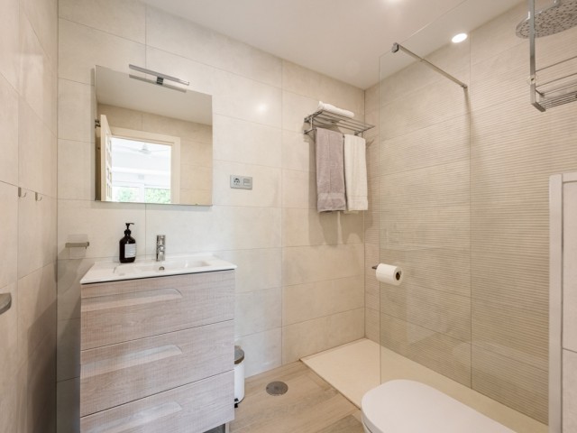 Villa avec 4 Chambres  à Istán