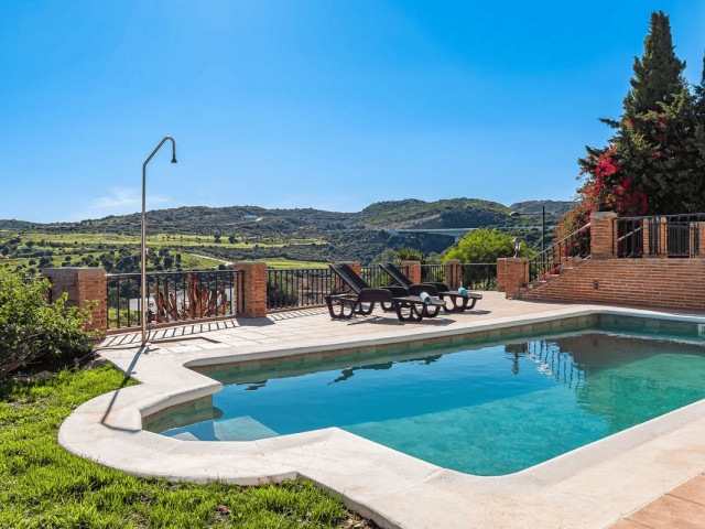 4 Bedrooms Villa in Estepona