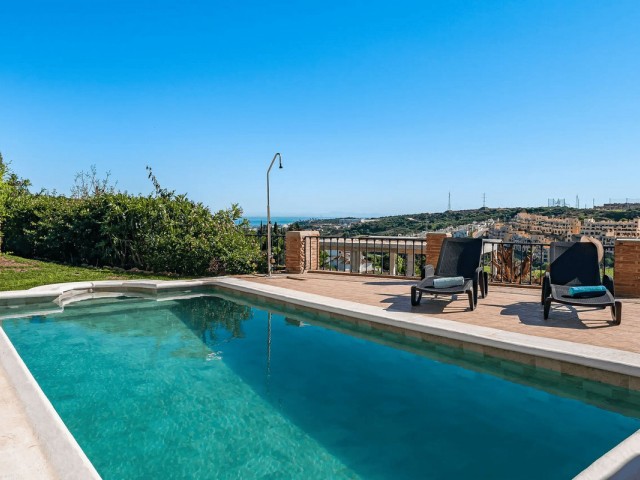4 Bedrooms Villa in Estepona