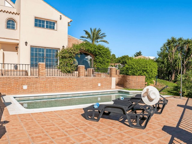 4 Bedrooms Villa in Estepona