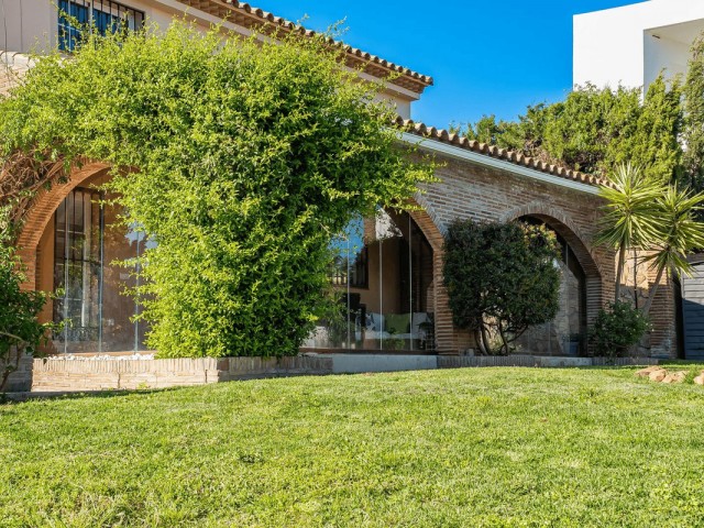 4 Bedrooms Villa in Estepona