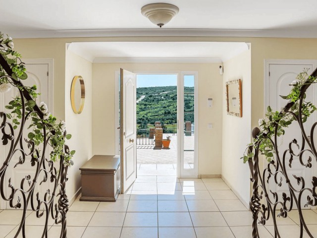 4 Bedrooms Villa in Estepona