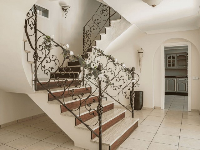 4 Bedrooms Villa in Estepona