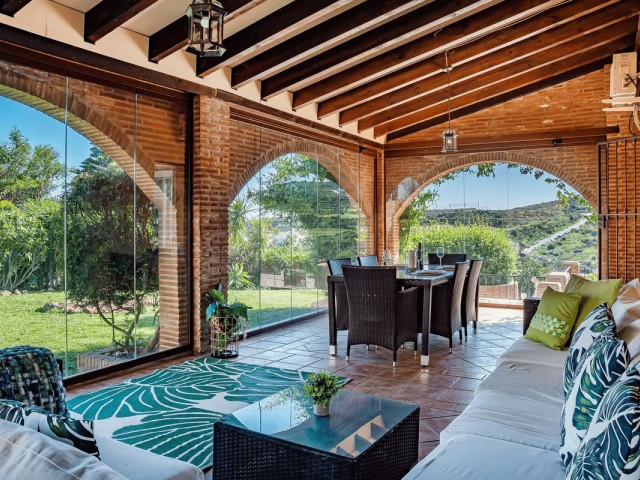 4 Bedrooms Villa in Estepona