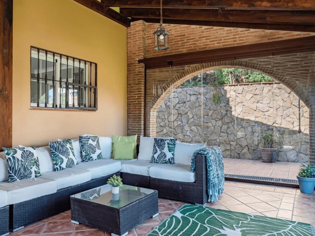 4 Bedrooms Villa in Estepona