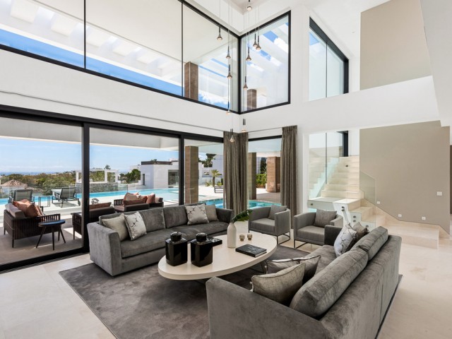 5 Bedrooms Villa in Benahavís