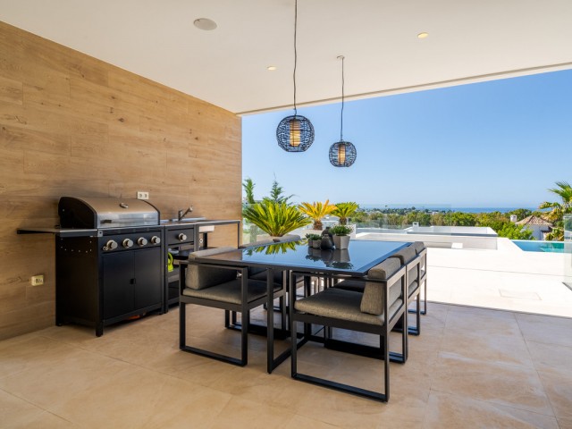 5 Bedrooms Villa in Benahavís