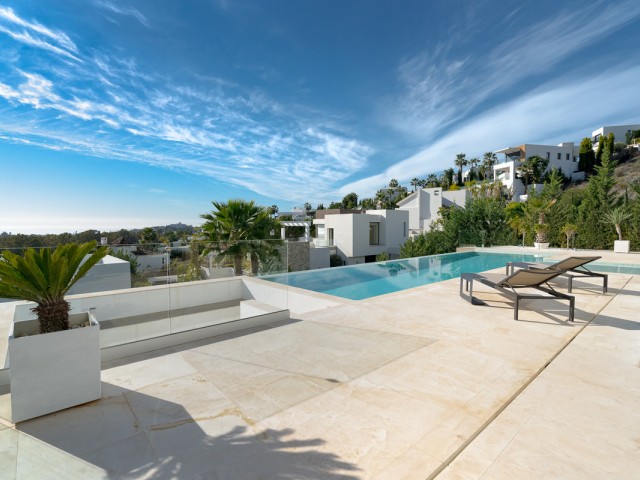 5 Bedrooms Villa in Benahavís