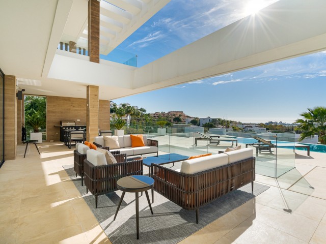 5 Bedrooms Villa in Benahavís