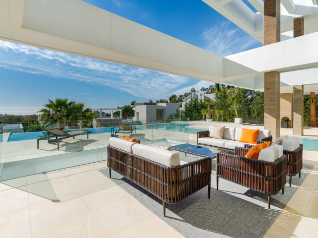 5 Bedrooms Villa in Benahavís