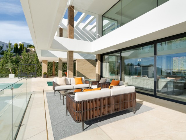 5 Bedrooms Villa in Benahavís