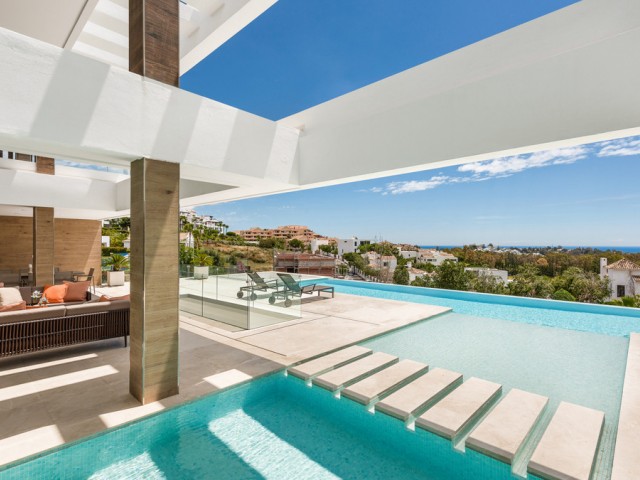 5 Bedrooms Villa in Benahavís
