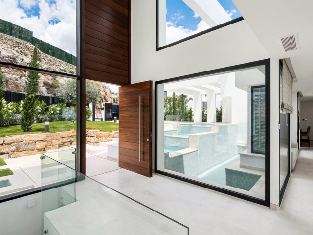 5 Bedrooms Villa in Benahavís