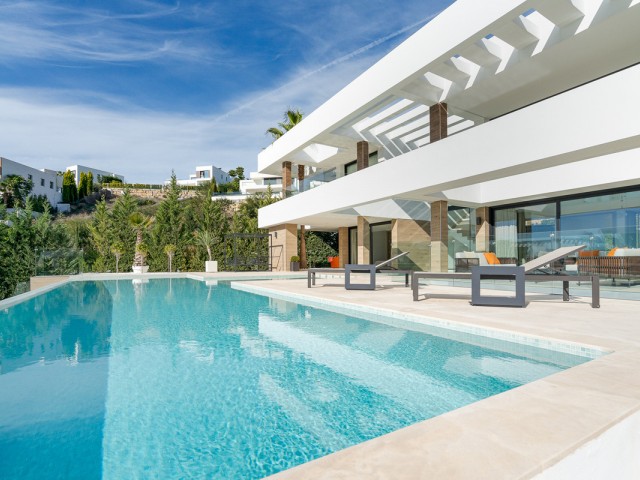 5 Bedrooms Villa in Benahavís