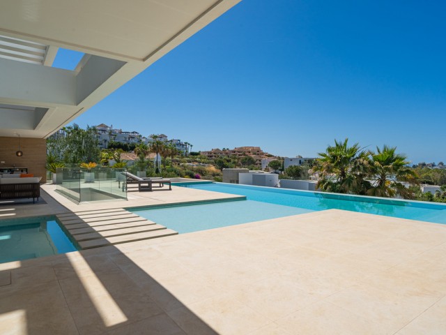 5 Bedrooms Villa in Benahavís