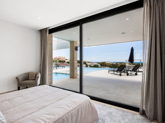 5 Bedrooms Villa in Benahavís