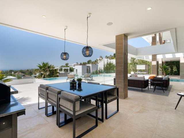 5 Bedrooms Villa in Benahavís