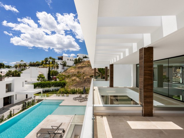 5 Bedrooms Villa in Benahavís