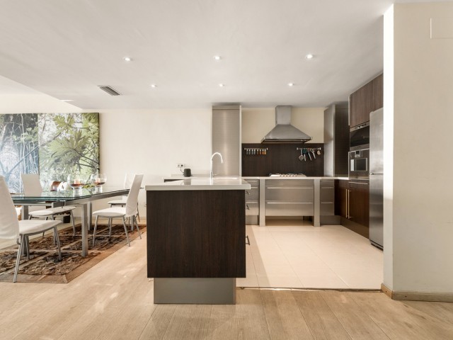 2 Bedrooms Apartment in Puerto Banús