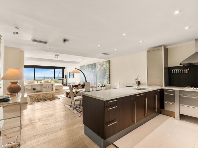 2 Bedrooms Apartment in Puerto Banús