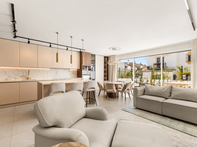 4 Bedrooms Townhouse in Estepona