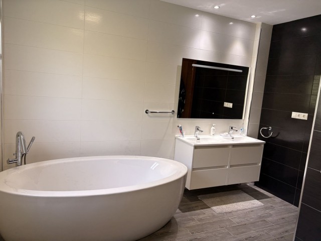6 Bedrooms Villa in Mijas Costa