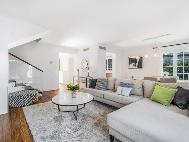 4 Slaapkamer Rijtjeshuis in The Golden Mile