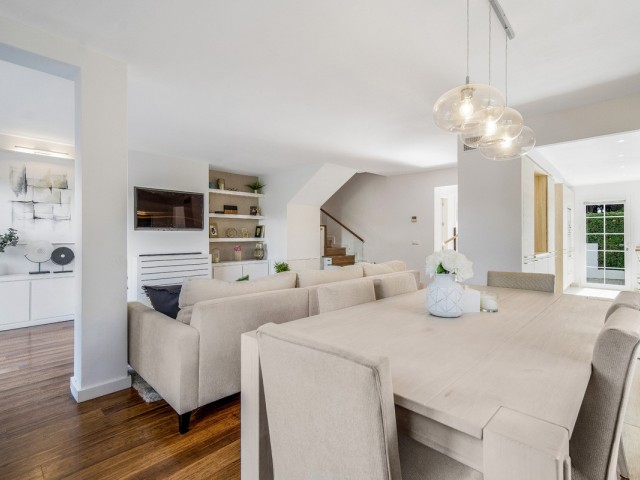 4 Slaapkamer Rijtjeshuis in The Golden Mile