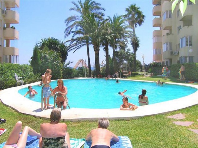 2 Bedrooms Apartment in Estepona