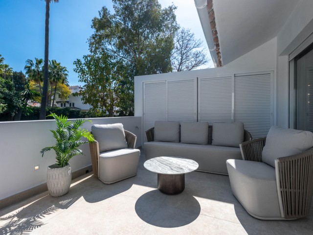 Maison mitoyenne avec 3 Chambres  à Nueva Andalucía