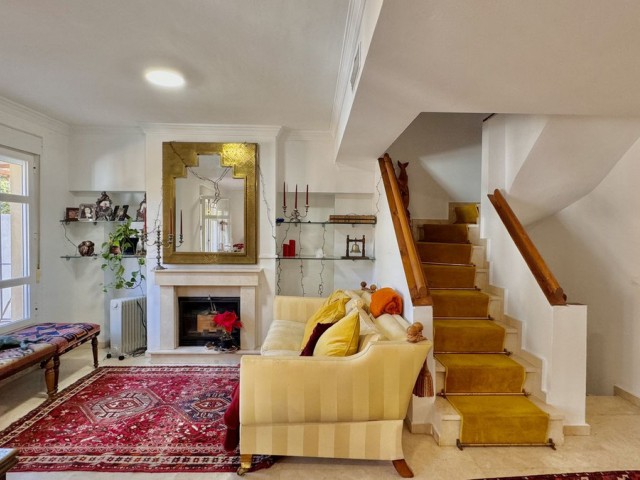 Maison mitoyenne avec 4 Chambres  à Puerto Banús